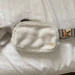 ORIGINAL EVERYWHERE BELT BAG SHERPA